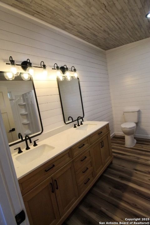 Single Family Residence in Bandera TX 403 Private Road 1523 14.jpg
