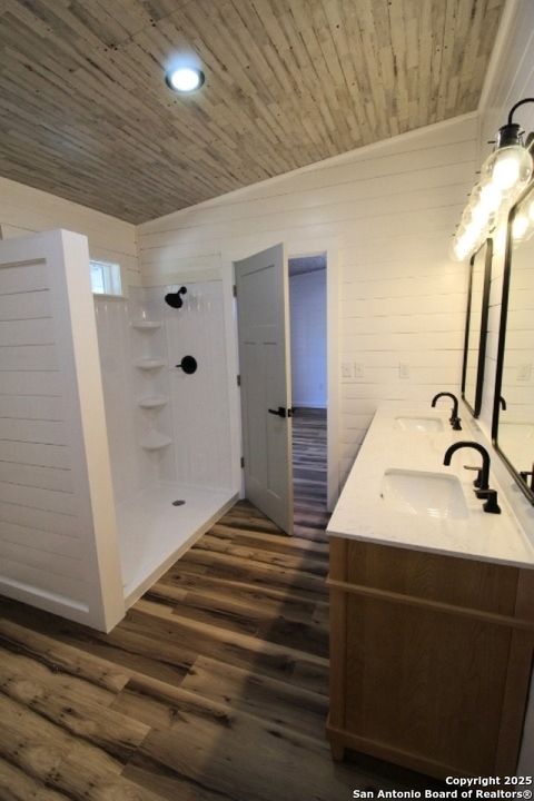 Single Family Residence in Bandera TX 403 Private Road 1523 15.jpg