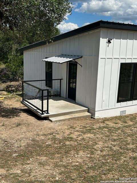 Single Family Residence in Bandera TX 403 Private Road 1523 4.jpg