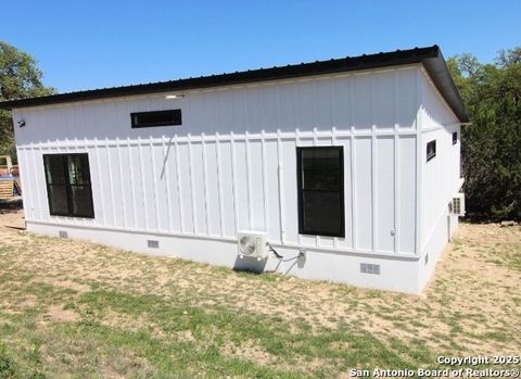 Single Family Residence in Bandera TX 403 Private Road 1523 2.jpg