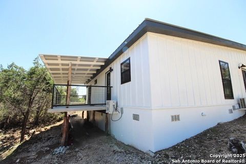 Single Family Residence in Bandera TX 403 Private Road 1523 27.jpg