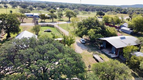 Single Family Residence in Medina TX 14525 Highway 16 N 26.jpg