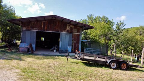 Single Family Residence in Medina TX 14525 Highway 16 N 2.jpg