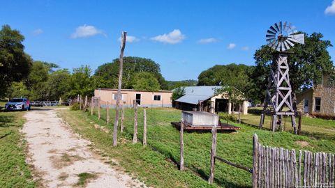 Single Family Residence in Medina TX 14525 Highway 16 N 27.jpg