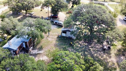 Single Family Residence in Medina TX 14525 Highway 16 N 16.jpg
