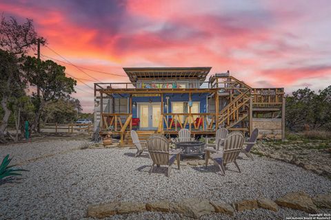 Single Family Residence in Bandera TX 132 Spanish Oak Dr.jpg