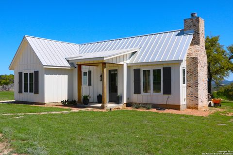 Farm in Bandera TX 1604 fm 1077.jpg