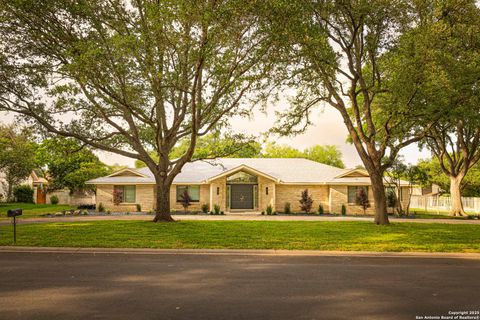 Single Family Residence in Castle Hills TX 115 Wickford Way.jpg