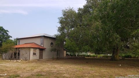 Single Family Residence in Atascosa TX 316 Royal Oaks B Rd 5.jpg