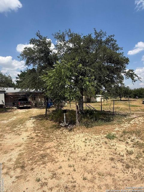 Single Family Residence in Natalia TX 806 State Highway 132.jpg