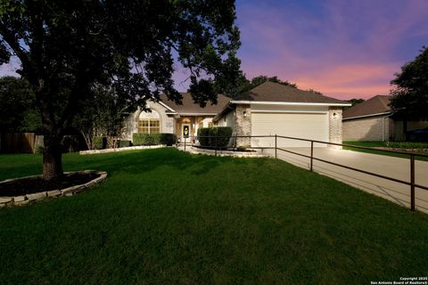 Single Family Residence in Castroville TX 116 River Knl.jpg