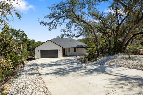 Single Family Residence in Canyon Lake TX 750 la paloma Dr.jpg