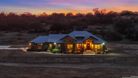 Single Family Residence in Comfort TX 3065 Cypress Creek Rd.jpg