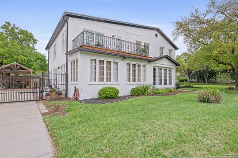 Single Family Residence in Beeville TX 1001 N Adams St 69.jpg