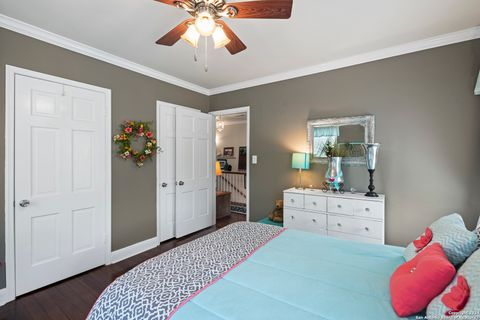 Single Family Residence in Beeville TX 1001 N Adams St 45.jpg