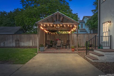 Single Family Residence in Beeville TX 1001 N Adams St 71.jpg