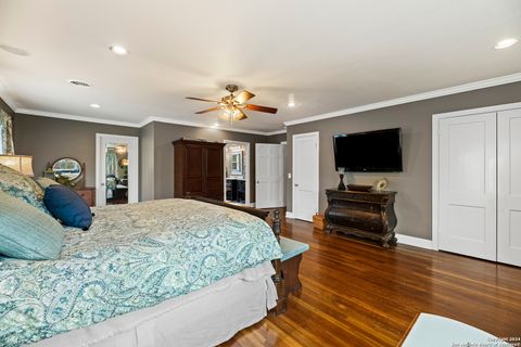 Single Family Residence in Beeville TX 1001 N Adams St 30.jpg