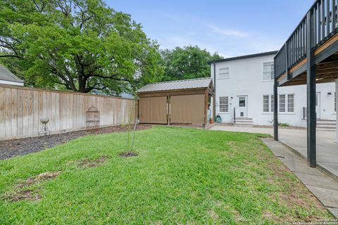 Single Family Residence in Beeville TX 1001 N Adams St 61.jpg