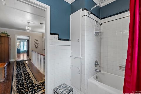 Single Family Residence in Beeville TX 1001 N Adams St 39.jpg