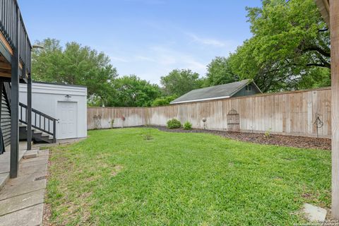 Single Family Residence in Beeville TX 1001 N Adams St 63.jpg