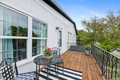Single Family Residence in Beeville TX 1001 N Adams St 33.jpg