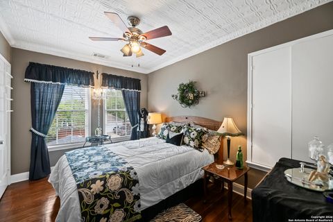 Single Family Residence in Beeville TX 1001 N Adams St 48.jpg