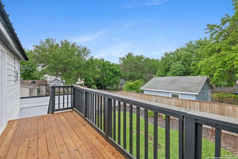 Single Family Residence in Beeville TX 1001 N Adams St 51.jpg