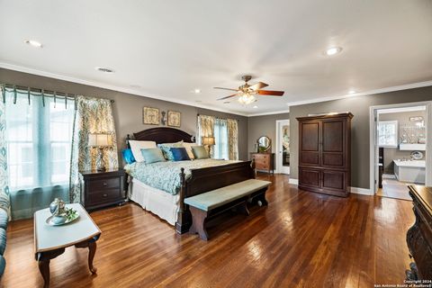 Single Family Residence in Beeville TX 1001 N Adams St 29.jpg
