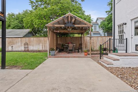 Single Family Residence in Beeville TX 1001 N Adams St 70.jpg