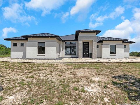 Single Family Residence in Mico TX 364 Pr 2771.jpg