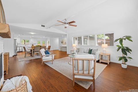 Single Family Residence in Castle Hills TX 111 Lemonwood Dr.jpg