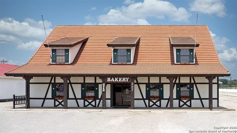 Single Family Residence in Castroville TX 303 Lacey Oak 3.jpg
