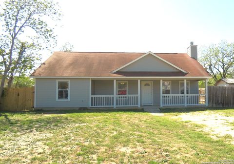 Single Family Residence in Devine TX 303 Windy Knoll.jpg