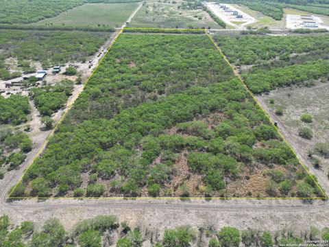 Unimproved Land in Three Rivers TX 197 County Road 422.jpg