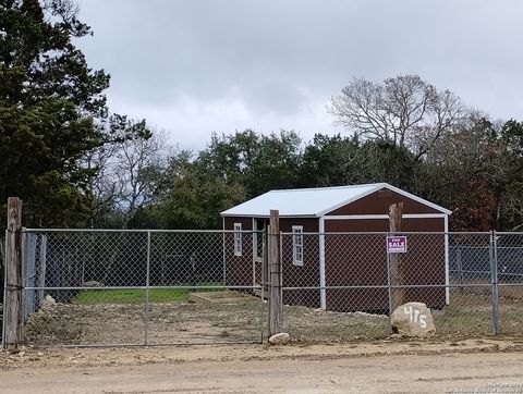 Single Family Residence in Bandera TX 475 Skyline Dr.jpg