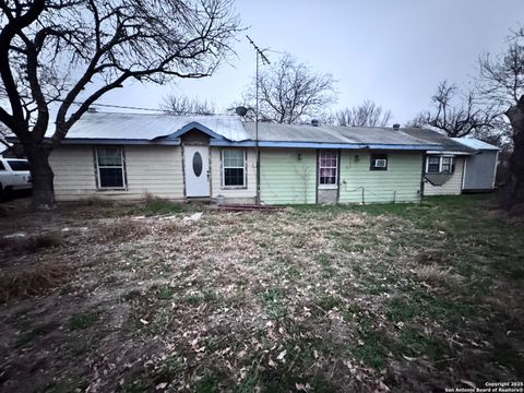 Single Family Residence in Lytle TX 18186 Wisdom Rd.jpg