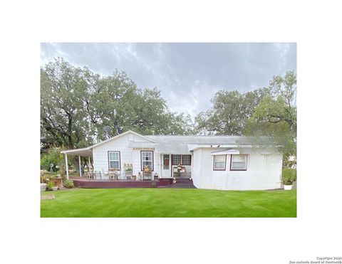 Single Family Residence in LaCoste TX 15875 Bexar St.jpg