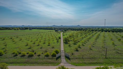 Farm in Bandera TX 292 Old Loop 173.jpg