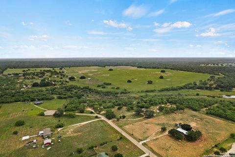 Single Family Residence in Lytle TX 200 Lolita Dr.jpg