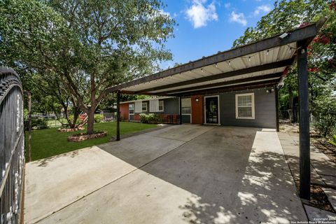 Single Family Residence in San Antonio TX 138 Seacomber Pl.jpg