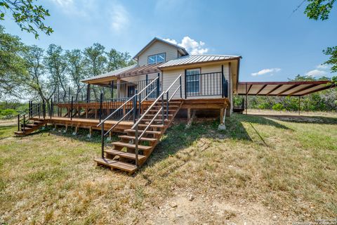 Single Family Residence in Hondo TX 756 County Road 245.jpg