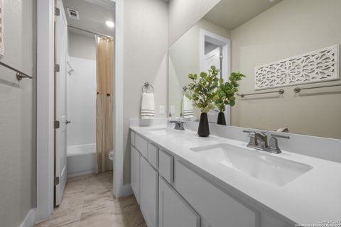 Single Family Residence in Boerne TX 129 Haverton Ct 21.jpg