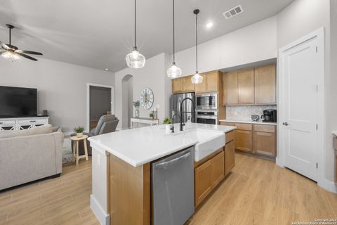 Single Family Residence in Boerne TX 129 Haverton Ct 8.jpg