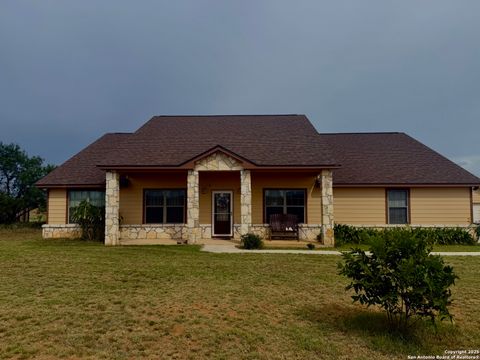 Single Family Residence in Bigfoot TX 1662 Sand Branch.jpg