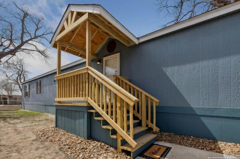 Manufactured Home in Hondo TX 609 16th St.jpg