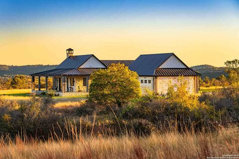 Farm in Comfort TX 289 Lazy Valley Rd.jpg
