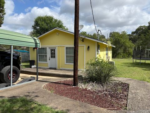 Single Family Residence in Pipe Creek TX 952 Madrona Rd.jpg
