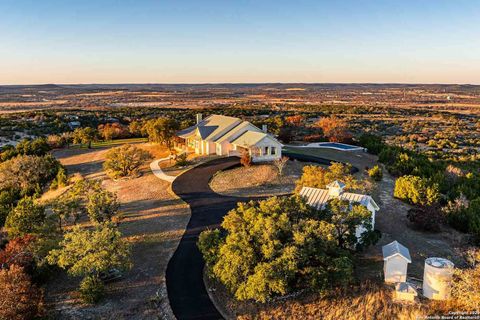 Farm in Comfort TX 211 Mill Dam Rd.jpg