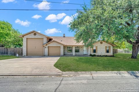 Single Family Residence in Ingram TX 301 Red Oak Ln.jpg
