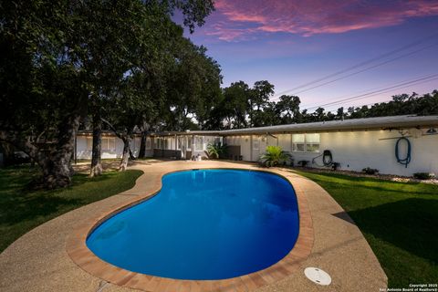 Single Family Residence in Castle Hills TX 226 Carolwood Dr.jpg